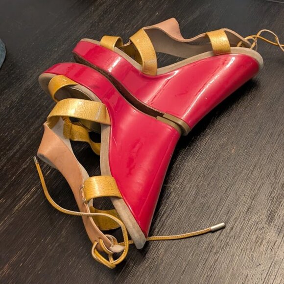 😯LAST CHANCE😯DOLCE & GABBANA Red Patent Leather Wedge Sandals - Picture 9 of 12